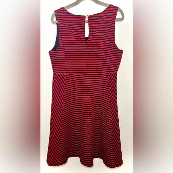 VGUC 2X New Noir Red and Navy Fit and Flare Dress - Picture 2 of 4